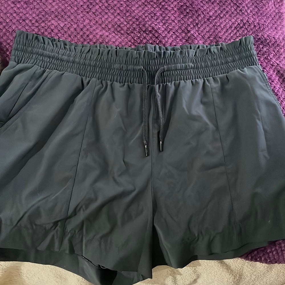 Abercrombie & Fitch active short